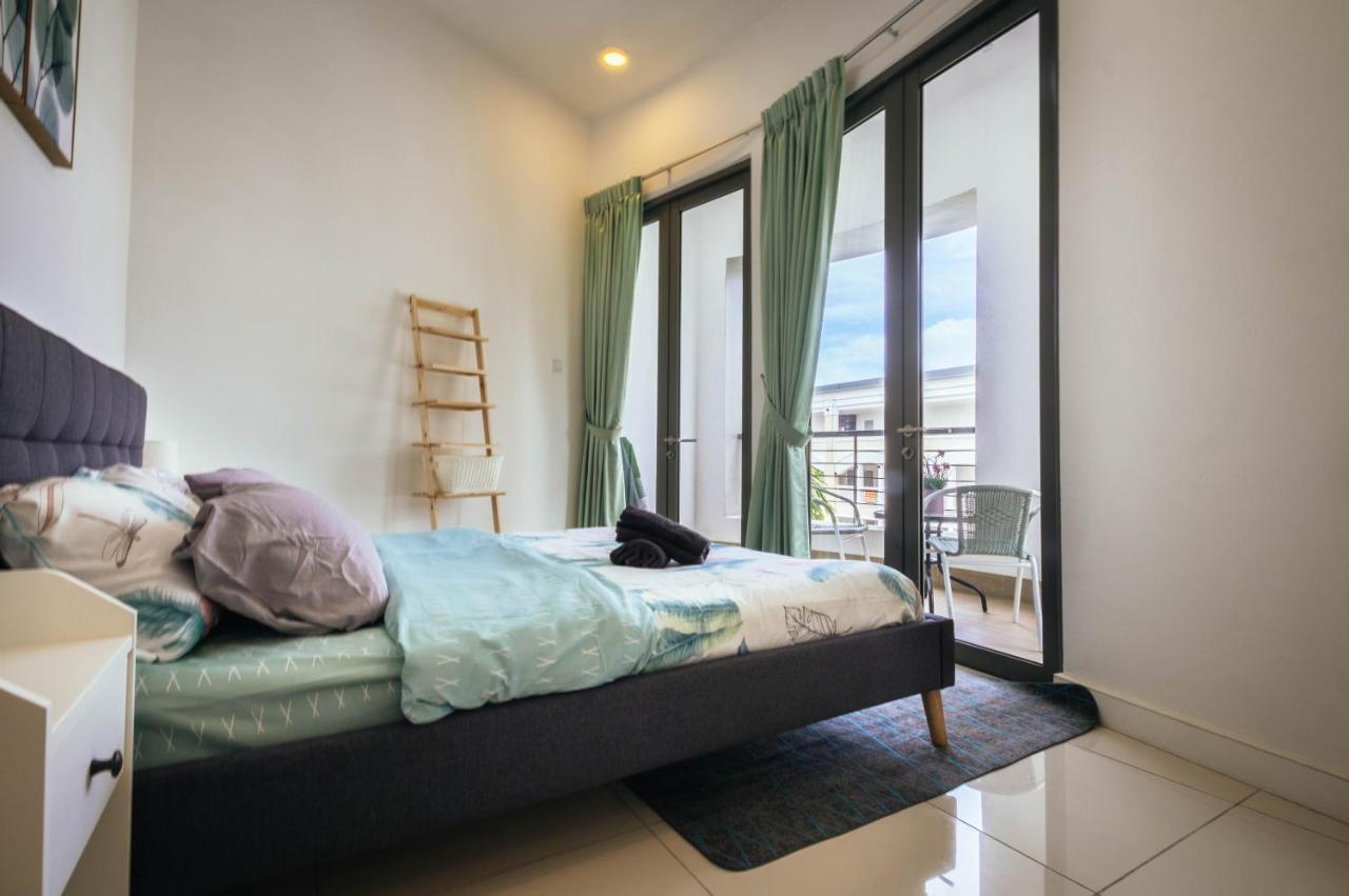 Marina Times Square Homestay By Evernent Miri Exterior photo